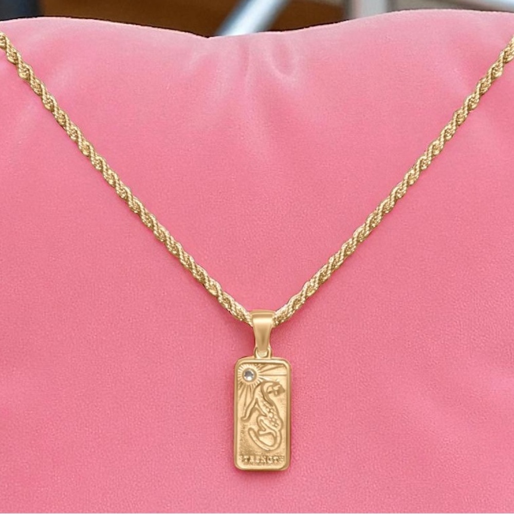 18k Gold Plated Strength Tarot Card Pendant Necklace. New.